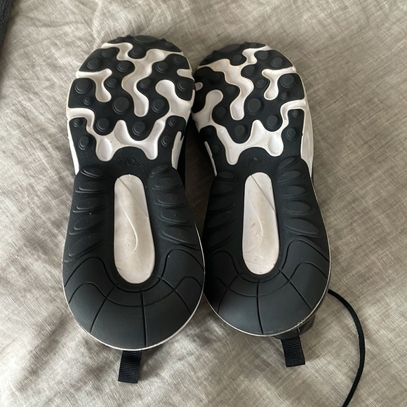 Women’s Nike Air Max - Picture 5 of 5